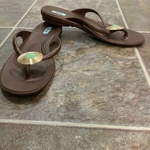 OKAL Flipflops Sz ML fit 8.5 approx